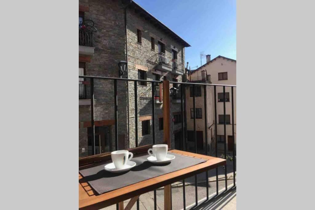 Puigcerda Centro. Acogedor Apartament En El Pueblo Eksteriør billede